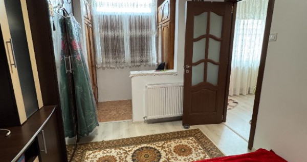 Vand apartament cu 2 camere