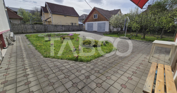 Casa individuala de vanzare teren 972 mp 2 garaje zona Sub A