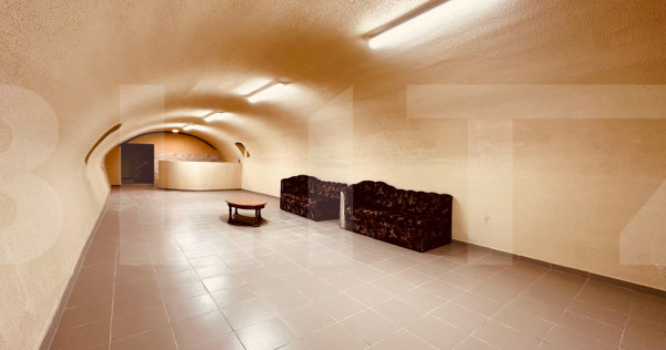 Casa spatioasa cu 5 dormitoare, doua bucatarii si teren de 1