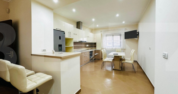 Casa spatioasa cu 5 dormitoare, doua bucatarii si teren de 1