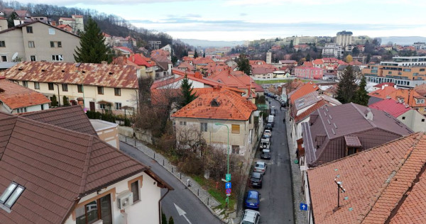 Corp de casă cu potențial | Centrul Istoric | Grădină...