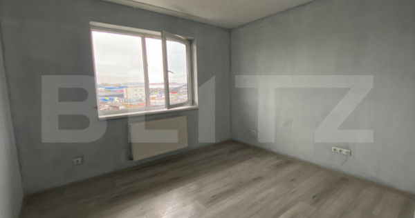 Apartament renovat cu 2 camere cu balcon și parcare, zona A