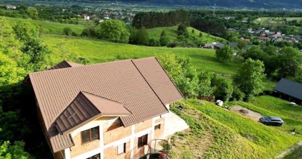 Casa la rosu D+P+E si teren 873 mp, sat Bistrita
