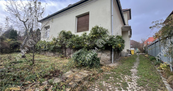 Casa individuala cu 4 camere si teren 900 mp zona Calea Popl