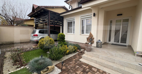 Casă de vânzare 239 mp, teren 5,6 ari, județul Satu Mare