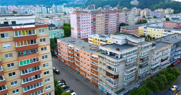 Spatiu comercial,vitrinat,doua intrari,acces facil, Calea Bu