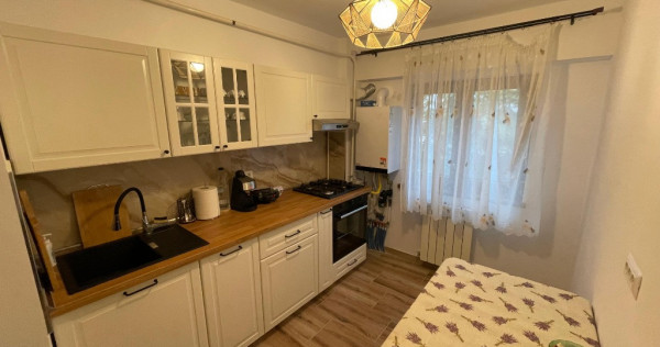 Inchiriere Apartament Ultracentral Semi-Lux 2 camere + garaj