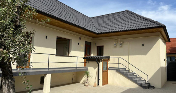 Casa Curte Centrul Civic 3 camere, inclus Parcare