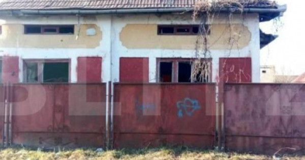 CASA VECHE DEMOLABILA IN UNGHENI