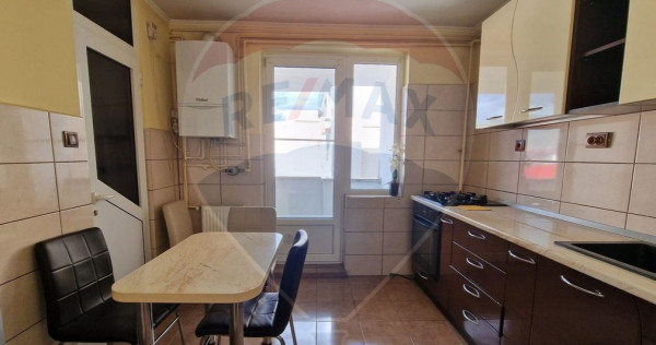 Apartament cu 4 camere de închiriat - Central