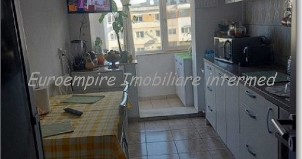 Apartament 3 camere decomandate zona Trocadero