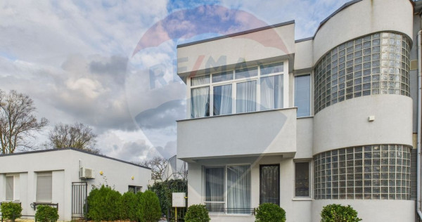 Casă / Vilă cu 5 camere de vânzare în zona Central