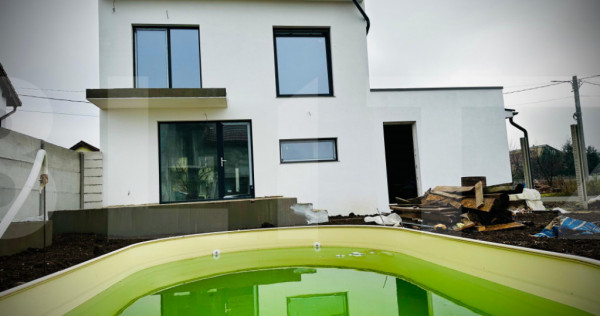 Casa moderna cu piscina, aproape de Arad
