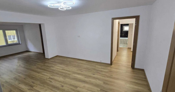 Apartament cu 4 Camere Semidecomandate - Parter Zona George Enescu