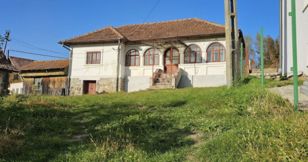 De v&acirc;nzare &ndash; Casă &icirc;n Curtea de Argeș, cartier Șipot