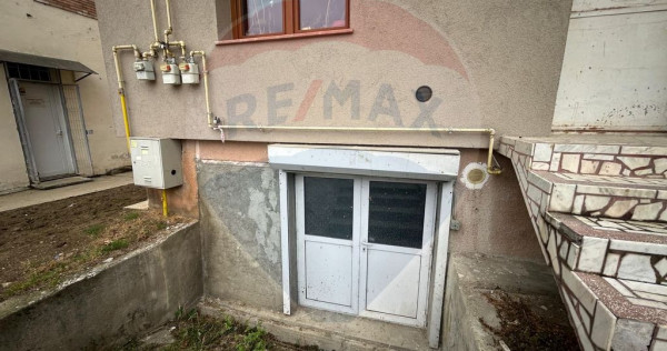 Spațiu la demisol - DE &Icirc;NCHIRIAT