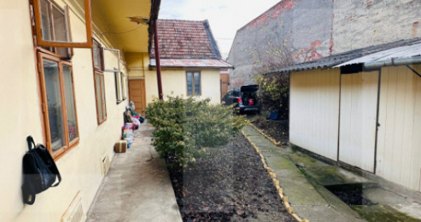 Casă &icirc;n Arad, strada Andrei Saguna, cartier P&acirc;rneava
