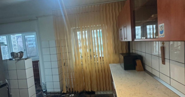 &Icirc;nchiriez apartament trei camere centrală Ac