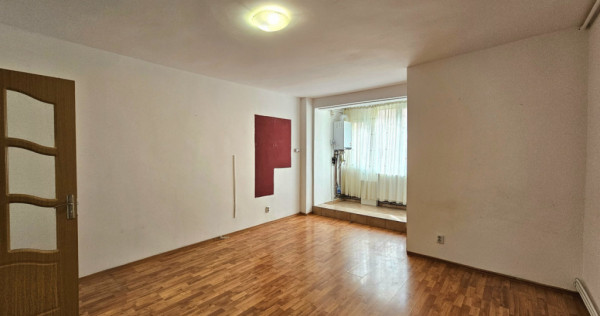 Garsoniera Etaj 1 - 500 M Lacul Noua