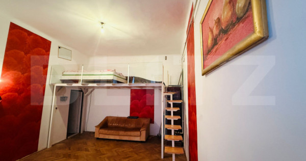 Garsonieră spațioasă, tip duplex, &icirc;n centrul istoric al