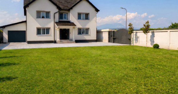 Casă modernă, 5 camere, Cristian, jud. Brașov, curte mare