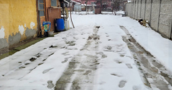 Casa de vanzare, 40 mp, zona Plopi