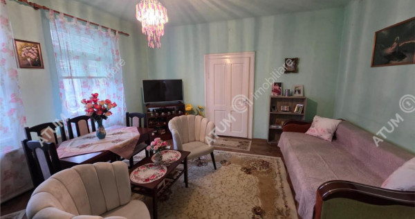 Casa individuala cu 4 camere si curte de 575 mp zona Vasile