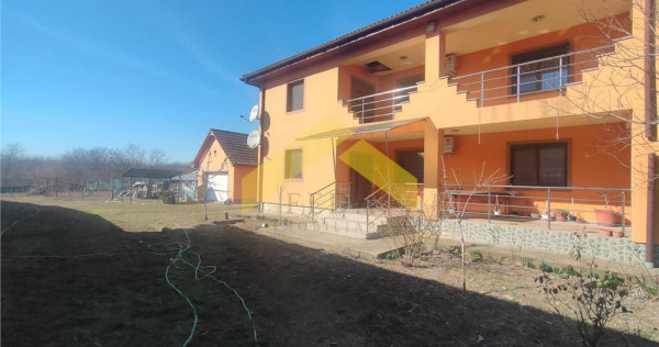 Casa cu etaj in Zadareni de