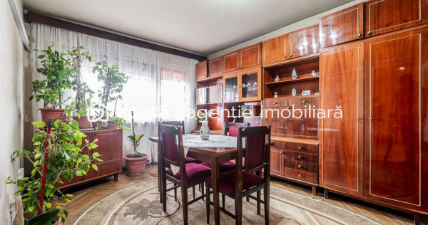 Apartament cu 4 camere decomandat cu vedere panoramica