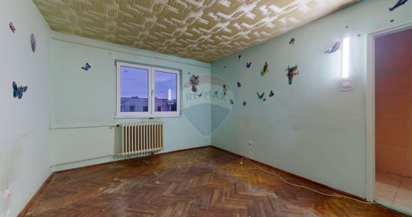 Apartament 3 camere de v&acirc;nzare, necesită renovare, Săcele