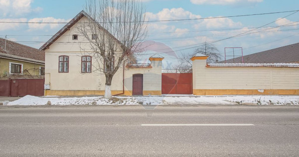 Casă de v&acirc;nzare &icirc;n centrul localității Prejmer, tere...