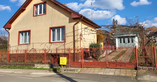 Casǎ de v&acirc;nzare Zau de C&acirc;mpina