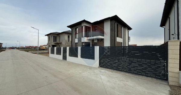 Casă / Vilă cu 4 camere Strada Vrancei
