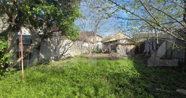 Proprietate semi-centrala, casa demolabila, teren 327 mp, zo