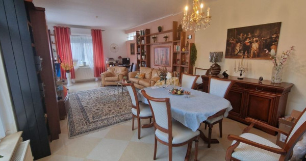 Casă / Vilă cu 5 camere de v&acirc;nzare &icirc;n zona Central