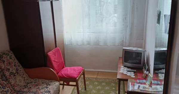 Apartament 3 camere etaj 2/4 Viziru 1 Liber.