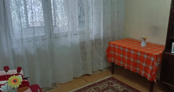 Apartament 3 camere etaj 2/4 Viziru 1 Liber.
