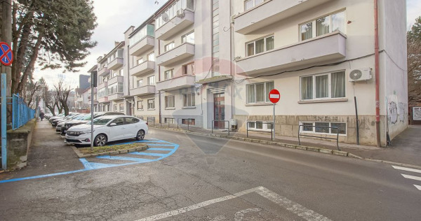 Apartament cu 3 camere de v&acirc;nzare &icirc;n zona Centrul Civic