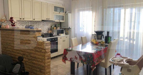 Apartament cu 2 camere, balcon inchis, parcare, expunere sud