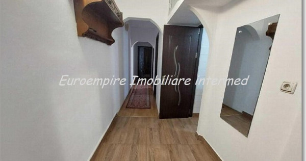 Apartament 3 camere zona Casa de Cultura