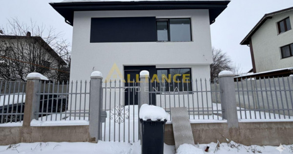 Casa de &ndash; pozitie excelenta, in centrul comunei!