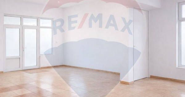 Spațiu comercial 90/180mp de &icirc;nchiriat cu front la Bd. ...