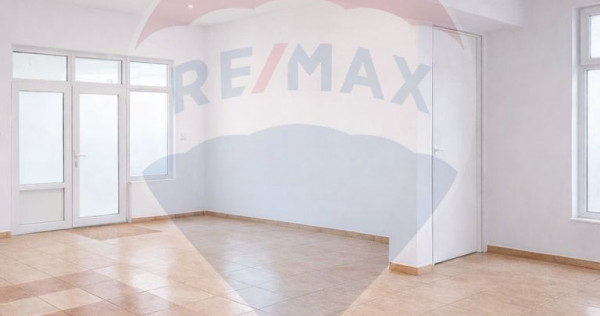 Spațiu comercial 90/180mp de &icirc;nchiriat cu front la Bd. ...