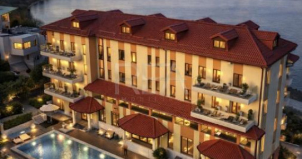 Refugiu Urban Vedere Panoramică pe Malul Lacului Morii