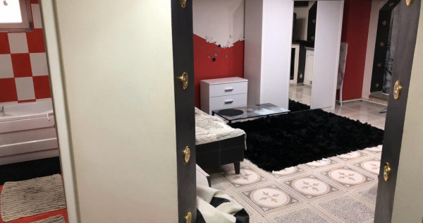 Inchiriez apartament o camera zona Unirii