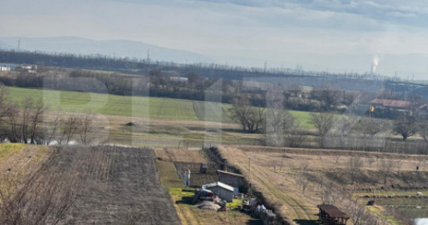 Teren extravilan 3100 mp cu ieșire la r&acirc;ul Mureș