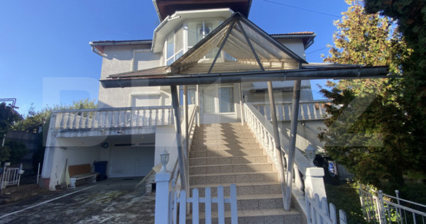 Casă spațioasă 350 mp utili, curte amenajată și garaj