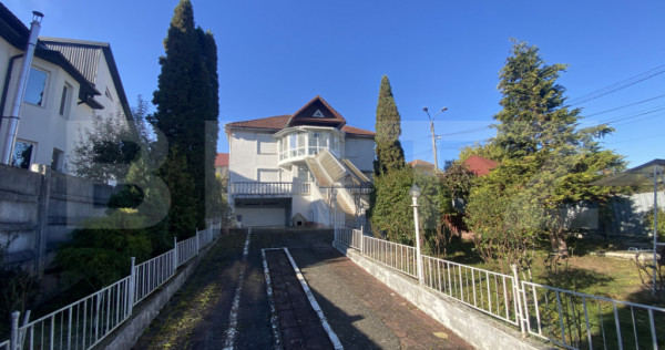 Casă spațioasă 350 mp utili, curte amenajată și garaj