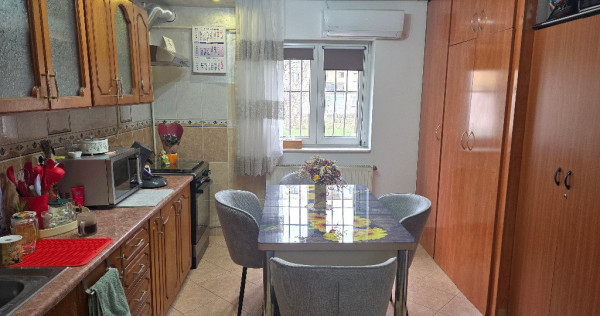 Vand apartament 3 camere decomandat in Deva, Pescarilor, parter inalt