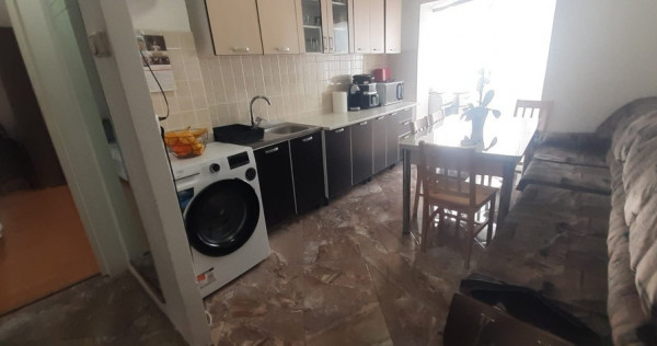 Republicii, zona SRI, 2 camere, decom., etaj 3